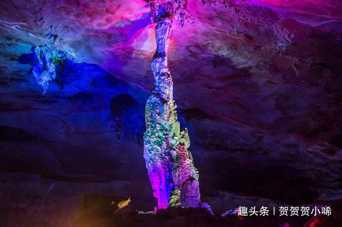 货车超高被卡桥下 机场暖心助力通行