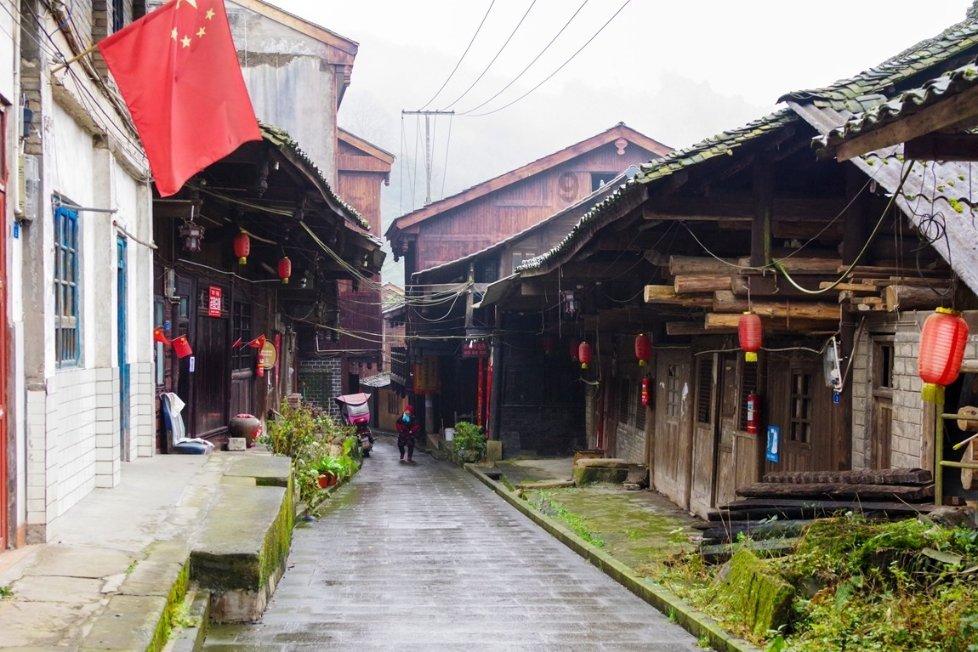 武则天的一生经历了几个不同阶段？她是如何成就霸业的？游戏画面